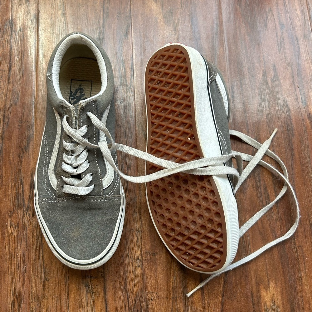 Unisex Vans Old Skool Sneakers Gray and White Logo Skateboarder 90s Retro Vibes